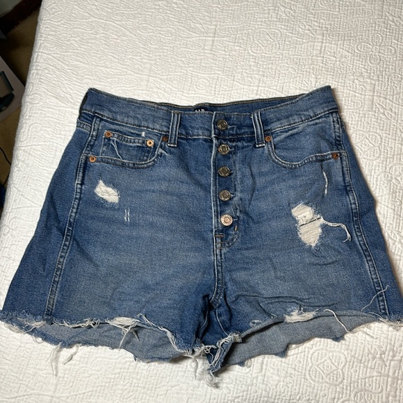 6 pairs of GAP denim shorts. High waisted, distressed, button fly, cuffed. - Picture 6 of 7